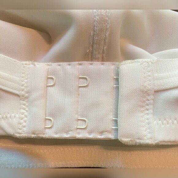 NWOT Classique Bra Women’s 34A Mastectomy White Pockets Add Straps - Picture 2 of 4